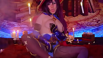 Cosplay Seducător Și Momente Intime Cu Un Dildo Al Monei Megistus