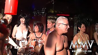 Uma Festa Selvagem De Swingers Alemães Filmada Em 2005 Com Casais Maduros E Sexo Oral