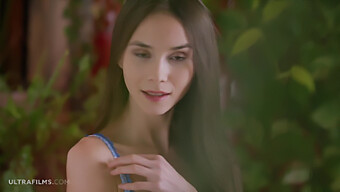 Video Mới Nhất Của Ultra Films Với Màn Trình Diễn Solo Tuyệt Đẹp Của Leona Mia.