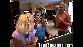 Drobné A Amatérske Lesbičky Sa Zapájajú Do Horúcich Orgií S Teen Topanga, Little Summer A Lil Lexy