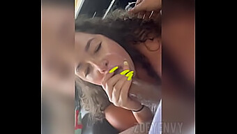 Milf Peituda Recebe Uma Gozada Facial Em Público.